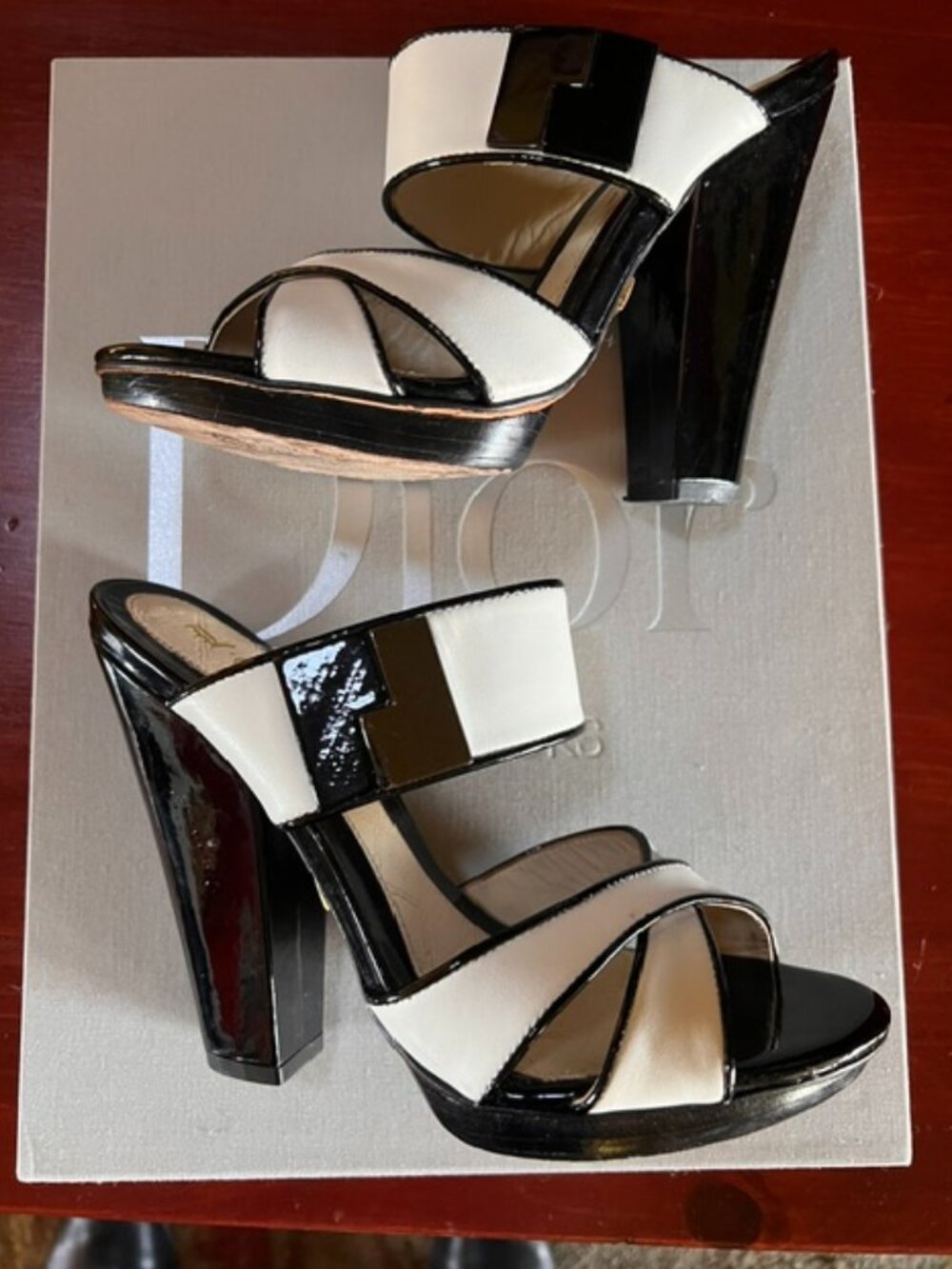L.A.M.B. Sandra Sandal Black & White EUC Sz 6.5 - Picture 3 of 10